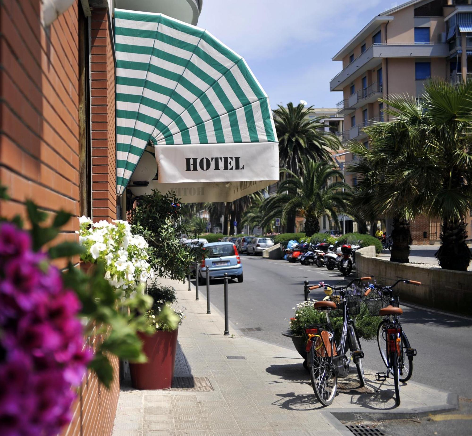 Hotel Tigullio Лаваня Екстериор снимка